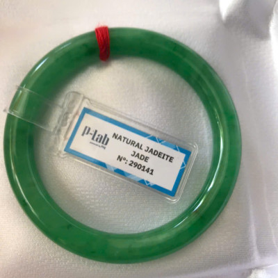 Vòng Tay Nữ Đá Ngọc Cẩm Thạch Tự Nhiên Lý R Ni 50mm Chột 8mm Vòng kiểm định P Lab No 290141 Màu Xanh lý đậm đều bóng đẹp nữ 50kg - 54kg ạ