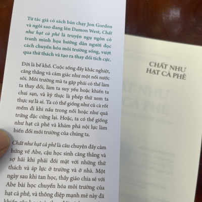 CHẤT NHƯ HẠT CÀ PHÊ – Một bài học giản dị tạo ra thay đổi tích cực – Jon Gordon và Damon West – Huy Minh dịch – NXB Trẻ (Bìa mềm)