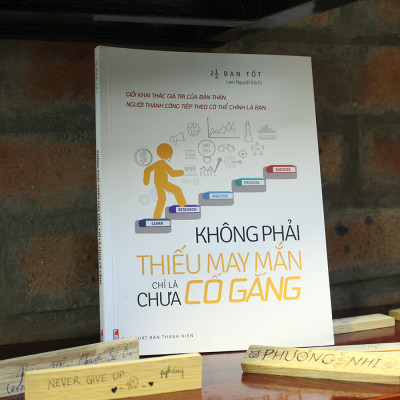 Sách: Không Phải Thiếu May Mắn, Chỉ Là Chưa Cố Gắng