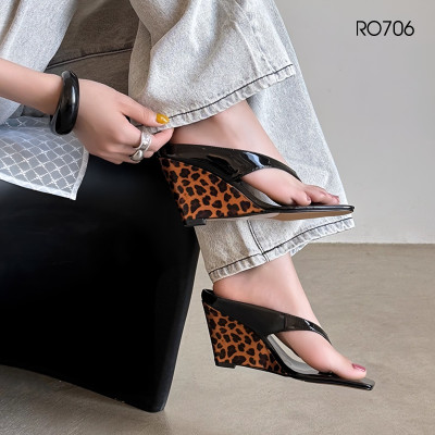 Dép nữ xỏ ngón, quai xuôi, đế xuồng ROSATA RO706 - 7p - Đen, Đỏ - BKSTORE