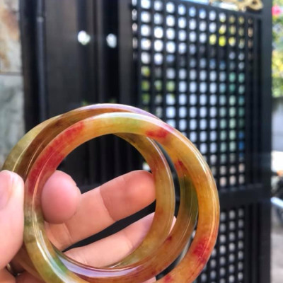 VÒNG CẨM THẠCH TỨ QUÝ NI 52MM MỚI ĐẸP  MÀU  TỨ QUÝ NỮ 50KG ĐẾN 62KG