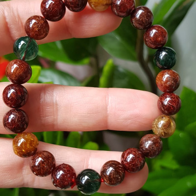 Vòng tay phong thủy đá thạch anh tóc tam tài vip 8li5 hay 8,5mm tuyệt phẩm tuyệt đẹp thiên nhiên ban tặng có tác dụng chiêu tài hút lộc vòng thạch anh tóc màu sắc sang trọng đẹp quyến rũ quyền lực ý nghĩa may mắn, tài lộc tiền tài và sức khỏe ạ