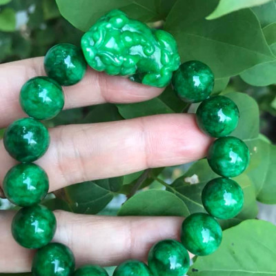 VÒNG TAY ĐÁ CẨM THẠCH TỲ HƯU SIZE 12MM AC MỆNH MỘC HOẢ ĐEO MÀU XANH CẨM THẠCH ĐẬM ĐẸP Ạ