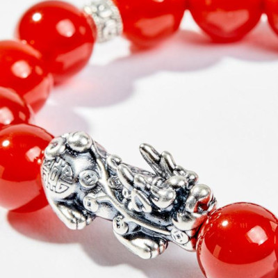 Vòng Tay Phong Thủy Đá Mã Não Đỏ Phối Charm Tỳ Hưu Bạc (10mm) Mệnh Hỏa, Thổ Ngọc Quý Gemstones