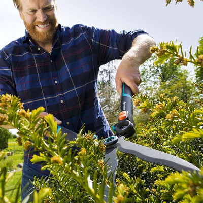 Kéo tỉa hàng rào cây cảnh bánh răng cộng lực Gardena 12303-20