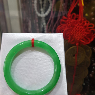 Vòng đeo Tay Đá Cẩm Thạch Lý K 48 Size vòng 48mm x dầy 7,2mm Xanh lá Nữ mệnh mộc hỏa thủy cân nặng 35kg - 48kg đeo đẹp ạ