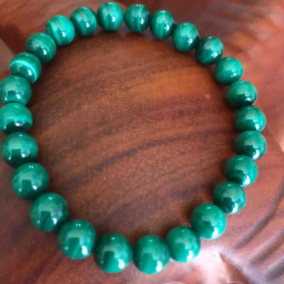 VÒNG TAY ĐÁ MALACHITE HAY CÒN GỌI LÀ ĐÁ LÔNG CÔNG MÀU XANH 7LY5 HỢP NỮ MẠNG MỘC HOẢ