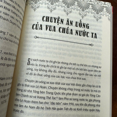 VUA CHÚA VIỆT VÀ NHỮNG ĐIỀU CHƯA BIẾT – Lê Tiên Long – NXB Tổng hợp TP.HCM