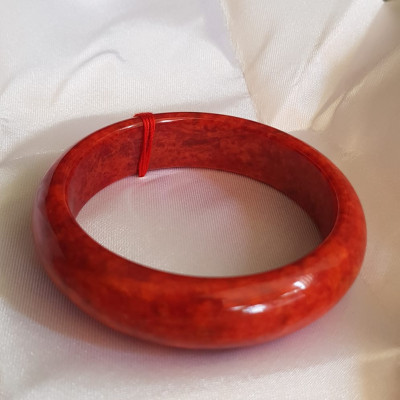 Vòng Cẩm Thạch mới Bản Hẹ Đỏ 56mm x cao 15mm x dầy 7,5mm màu đỏ bông bông đều đậm đẹp nữ mệnh hỏa mệnh thổ 54kg - 65kg đeo hợp ạ