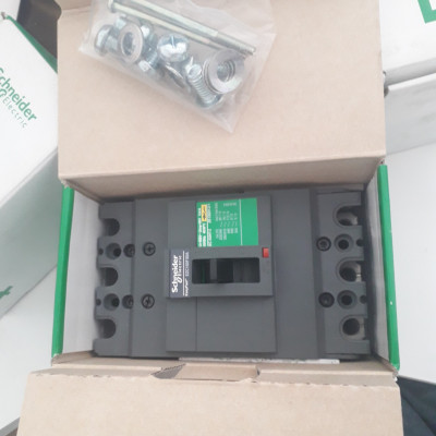 Cầu dao điện EZC100N3025 Schneider MCCB 3P - 25A