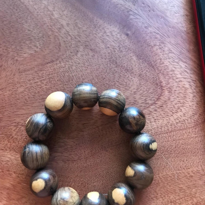 CHIẾC VÒNG TAY NAM GỖ TRẮC SIZE 20MM HẠT TO NHẤT Y HÌNH NHE ANH CHỊ NAM TO CON ĐEO ĐẸP