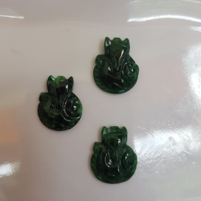 Mặt dây chuyền Hồ Ly xanh đậm bóng đẹp Size 19mmx Ngang 16mm x Sâu 4mm Chất liệu đá cẩm thạch tự nhiên xanh đậm nữ bọc vàng lên đeo đẹp sang ạ