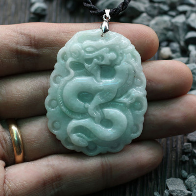 Mặt Dây Chuyền Cẩm Thạch Chạm Rồng Ngọc Quý Gemstones MD39 (5 x 4 cm)