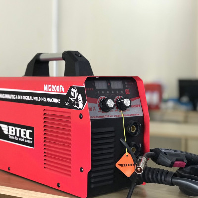 MÁY HÀN MIG KHÔNG DÙNG KHÍ BTEC MIG-200F4 (SỬ DỤNG CUỘN DÂY 1KG)  -HÀNG CHÍNH HÃNG