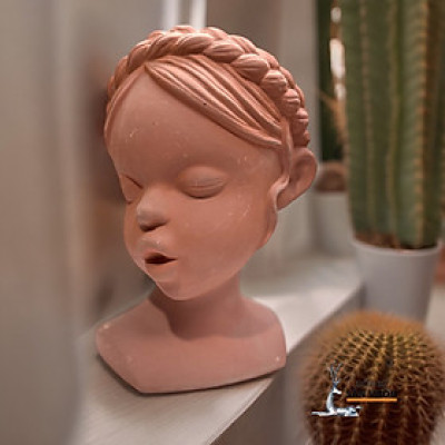 Chậu Gốm Đất Nung Hình Cô Gái Tóc Bím - Chậu Decor Sân Vườn