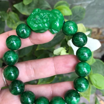 VÒNG TAY ĐÁ CẨM THẠCH TỲ HƯU SIZE 12MM AC MỆNH MỘC HOẢ ĐEO MÀU XANH CẨM THẠCH ĐẬM ĐẸP Ạ