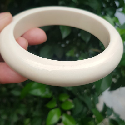 Vòng Tay Nam Bản hẹ Màu Trắng vân đẹp Ni 67mm x cao 16mm x dầy 11mm Nam tay tròn to nặng 78kg - 88kg đeo ạ