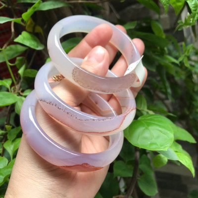 Vòng Mã Não Chu Sa Bản Hẹ Vân Ni 58mm Cao 15mm Dầy 7mm Màu Trắng Bóng Vân Nâu đẹp xinh xắn Nữ 55kg - 63kg đeo ạ