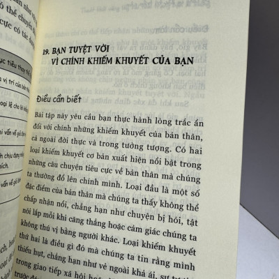 BỘ CÔNG CỤ ĐẶC TRỊ TRẦM CẢM - Nhiều tác giả - Tùng dịch - Thái Hà Books - Nhà xuất bản Thế Giới.