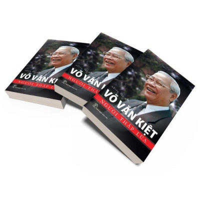 Sách - Võ Văn Kiệt - Người Thắp Lửa - Nhiều Tác Giả - NXB Trẻ