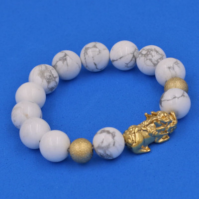 Vòng tay đá White Howlite 12 ly - cẩn Tỳ Hưu Phong Thủy inox vàng VHLTHHBV12 - hợp mệnh Kim, mệnh Thủy