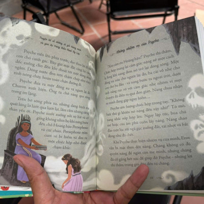 (Bìa cứng in màu) IILUSTRATED CLASSICS – TRUYỆN KỂ VỀ NHỮNG CÔ GÁI THÔNG MINH VÀ GAN DẠ TRONG THẦN THOẠI HY LẠP – Nhiều tác giả – Minh Trang dịch – Đinh Tị Books – NXB Hà Nội