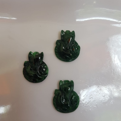 Mặt dây chuyền Hồ Ly xanh đậm bóng đẹp Size 19mmx Ngang 16mm x Sâu 4mm Chất liệu đá cẩm thạch tự nhiên xanh đậm nữ bọc vàng lên đeo đẹp sang ạ