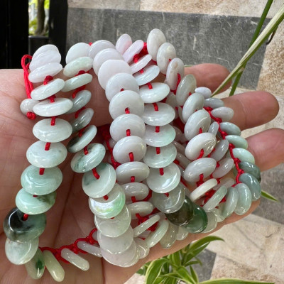 Vòng Tay Dây Đỏ Đồng Tiền Điếu Đá Cẩm Thạch Trắng Xanh Nhẹ Bóng Đẹp Nữ đeo tay may mắn xinh xắn tài lộc phù hợp cho những ai yêu thích sự đơn giản mà vẫn sang trọng ạ