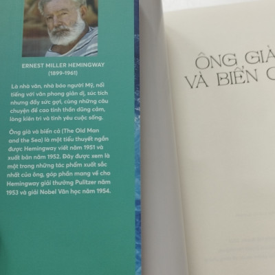 (Sách song ngữ Việt – Anh) ÔNG GIÀ VÀ BIỂN CẢ – Ernest Hemingway – Nguyễn Thúy Loan dịch – Hà Giang – NXB Văn học
