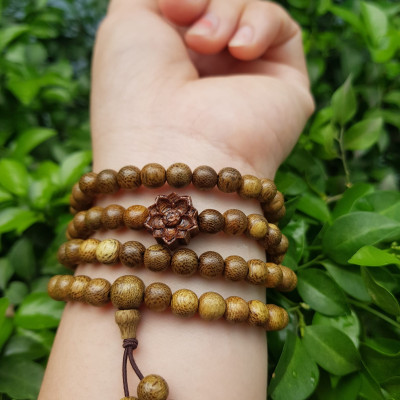 Vòng đeo tay nữ gỗ trầm mix bông hoa sen kiểu quấn tay 4 vòng may mắn tài lộc  Size hạt 6mm  Màu vàng nâu vân sáng nhẹ đeo tay rất đẹp xinh mùi thơm nhẹ nhẹ ạ