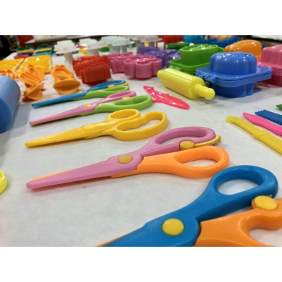 Kéo và Lăn Chuyên Dụng Cắt Bột Nặn Đất Nặn An Toàn (Màu ngẫu nhiên-không bao gồm phụ kiện)