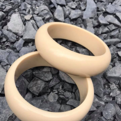 VÒNG TO LẮM TAY NAM GIẢ NGÀ HAY GỌI LÀ XƯƠNG MỸ NGHỆ BẢN TRƠN DẦY  VÒNG NI 72mm x CAO 22mm x DẦY 11mm  DÀNH CHO CÁC ANH NAM TAY LỚN 90kg-100kg ĐEO ĐẸP Ạ