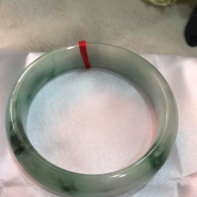 VÒNG NAM MỚI BẢN HẸ T LÝ 63MM BC2F ĐÁ CẨM THẠCH TỰ NHIÊN XANH 3 VÂN ĐẬM NAM ĐEO 75KG - 88KG