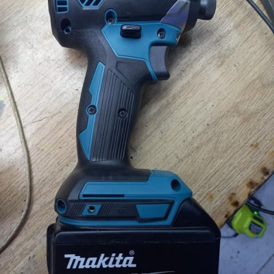 BỘ MÁY KHOAN MÁY VẶN VÍT DÙNG PIN 18V (DDF484＋DTD153) MAKITA DLX2189T (02 PIN 18V  01 ĐẾ SẠC NHANH ) - HÀNG CHÍNH HÃNG