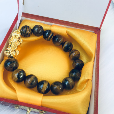 Combo Vòng Đeo Tay phong thủy đá Mắt Hổ tự nhiên, đính Tì Hưu, Kèm hộp đựng lót lụa vàng.