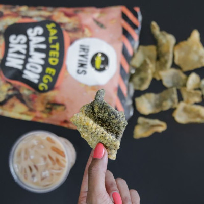 Da cá hồi trứng muối 30g IRVINS - Mini Salted Egg Salmon Skin 30g