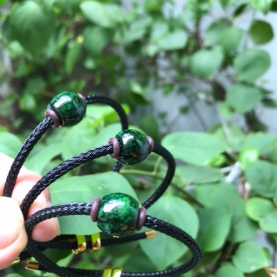 Vòng Tay Đá Cẩm thạch lu TRÒN xanh đậm dây đen kiểu xinh xắn bóng đẹp lắm Chất liệu hạt lu 100% đá cẩm thạch tự nhiên Hợp Nữ mệnh Thủy, Mộc, Hỏa ạ