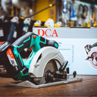 MÁY CƯA ĐĨA TRÒN KHÔNG CHỔI THAN DÙNG PIN 20V (KHÔNG KÈM PIN, SẠC) DCA ADMY165Z - HÀNG CHÍNH HÃNG