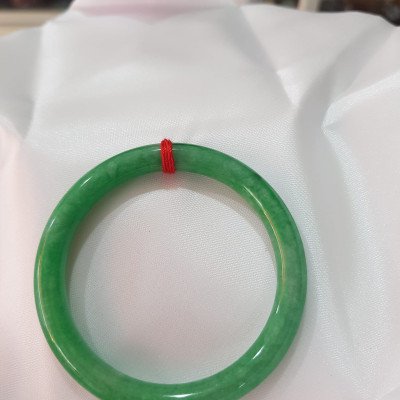 Vòng Tay Đá Cẩm Thạch Đậu 50mm x 7mm đẹp  Màu Xanh Ngọc Đậu đều đẹp Hợp mệnh Hỏa Mộc Thủy  Nữ cân nặng 50kg - 55kg đeo đẹp ạ