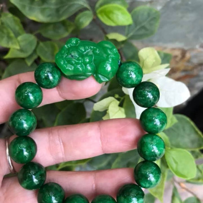 VÒNG TAY ĐÁ CẨM THẠCH TỲ HƯU SIZE 12MM AC MỆNH MỘC HOẢ ĐEO MÀU XANH CẨM THẠCH ĐẬM ĐẸP Ạ