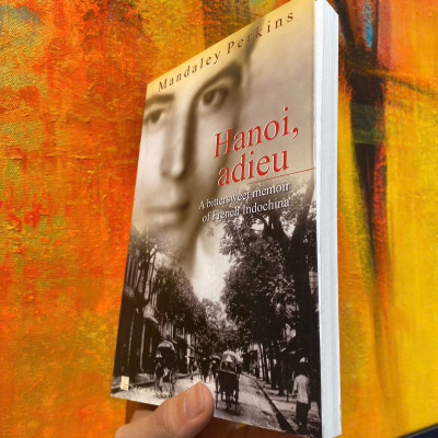 Sách - Hanoi Adieu: A bittersweet memoir of French Indochina by Mandaley Perkins / English Book
