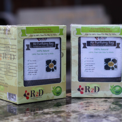 Túi hút ẩm than hoạt tính gáo dừa khử mùi và lọc không khí cho xe hơi chính hãng R2D (hộp 2 túi Lớn)