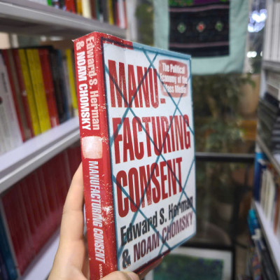 Sách - Manufacturing Consent: The Political Economy of the Mass Media by Noam Chomsky - Politics/Nonfiction/ History