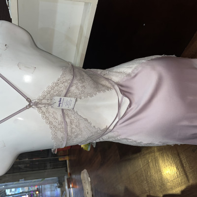 Váy Ngủ D152 Lụa Quảng Châu Phối Ren Hoa Không Mút Xinh Xắn