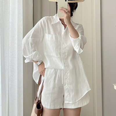 Set bộ sang chảnh áo sơ mi va quần short xẻ tôn dáng, tôn da màu trắng, new style hottrend 2025