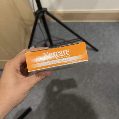 Hộp 4 miếng gạc khử trùng chống thấm nước màu da, có bông thấm hút dịch mủ, cỡ lớn 3M Nexacare Awp34, thương hiệu Mỹ