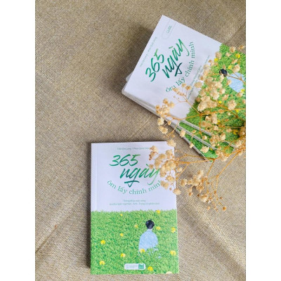 Sách - 365 Ngày Ôm Lấy Chính Mình - AZ Việt Nam