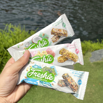 Thanh hạt dinh dưỡng Freshie Hạt sen & Đậu xanh gạo lứt ngũ cốc thuần chay cung cấp năng lượng 150gr TÂM MINH FOODS