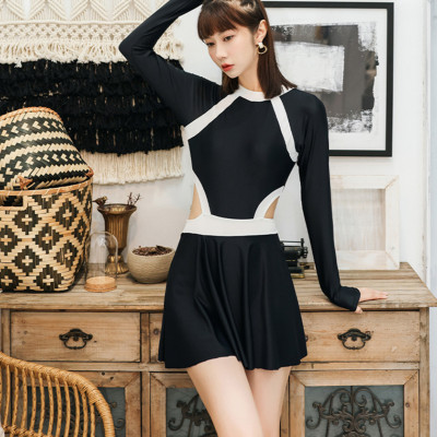 Bộ đồ bơi bikini nữ kín đáo đi tắm biển giấu bụng váy liền áo dài tay - B.42