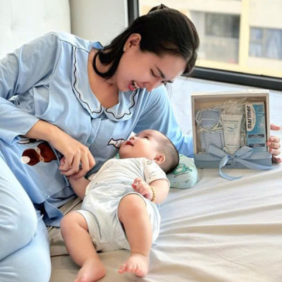 Hộp Quà 20.10 Cao Cấp: Xịt Vệ Sinh Mũi Nước Biển Sâu 100ml + Neutraderm Tắm Gội Baby 100ml
